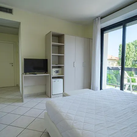 Carlton Hotel 3*
