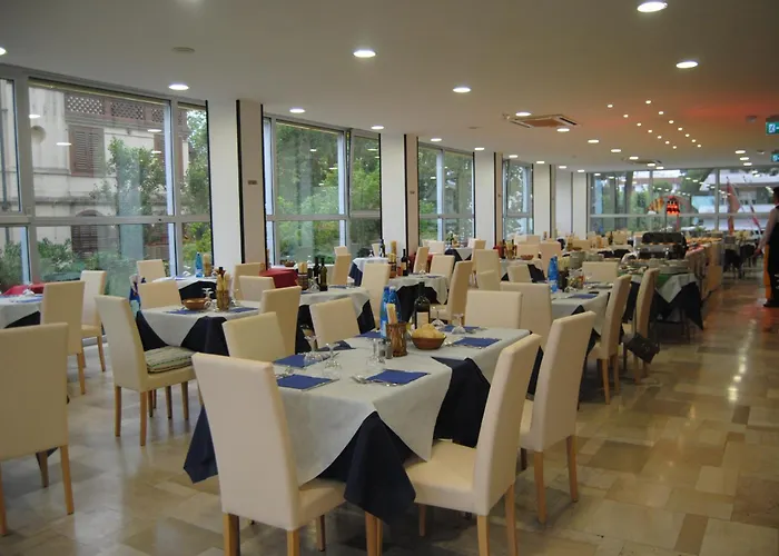 Отель Carlton 3*