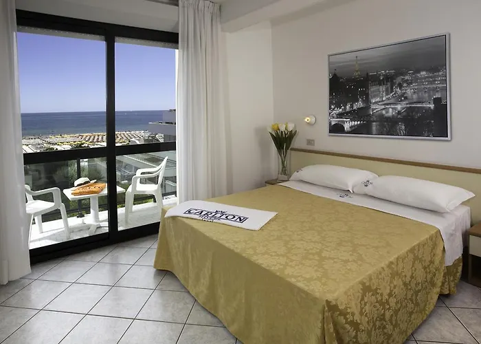 Отель Carlton 3*