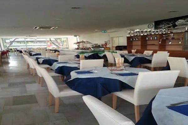 Отель Carlton 3*