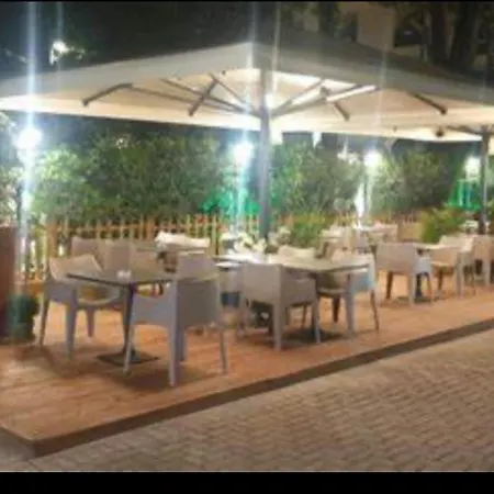 Carlton Hotel