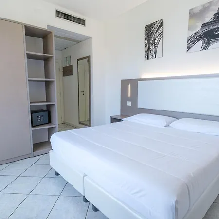 Carlton Hotel 3*